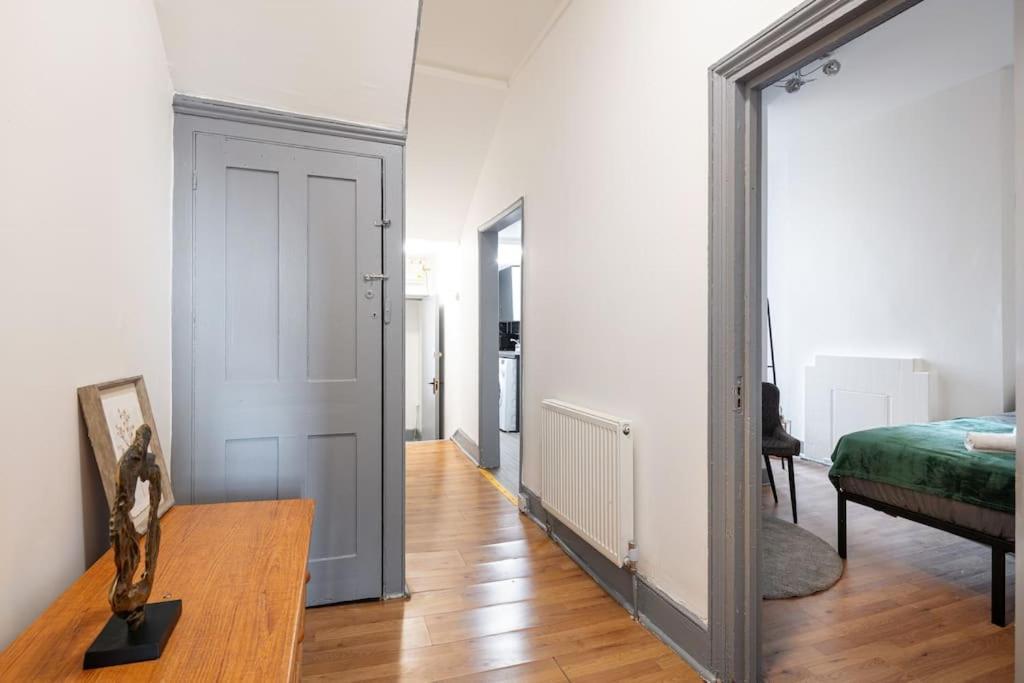 2A - Bright & Airy 2 Bed Flat - 20 Mins To Central London Luaran gambar