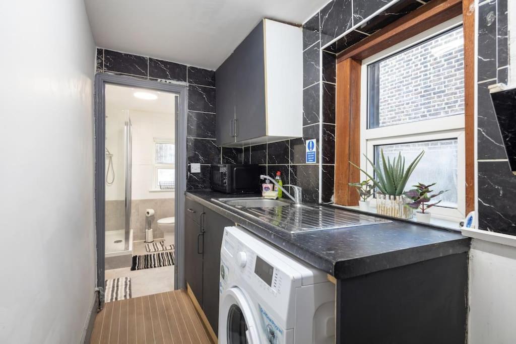 2A - Bright & Airy 2 Bed Flat - 20 Mins To Central London Luaran gambar
