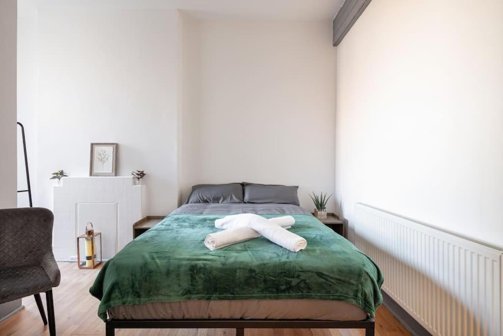 2A - Bright & Airy 2 Bed Flat - 20 Mins To Central London Luaran gambar