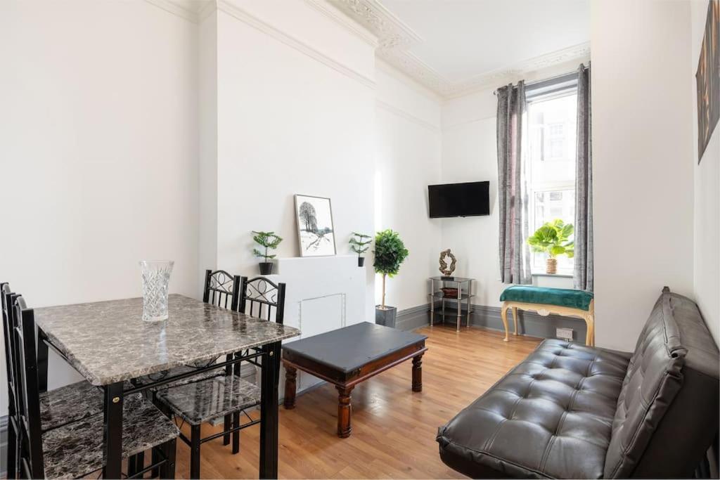 2A - Bright & Airy 2 Bed Flat - 20 Mins To Central London Luaran gambar
