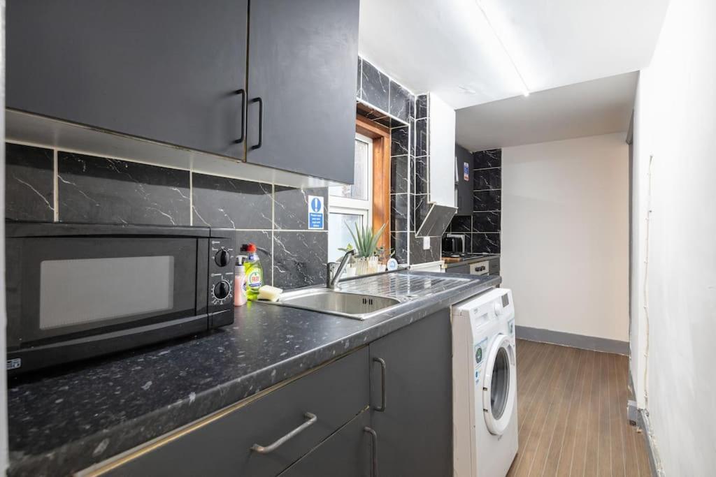 2A - Bright & Airy 2 Bed Flat - 20 Mins To Central London Luaran gambar