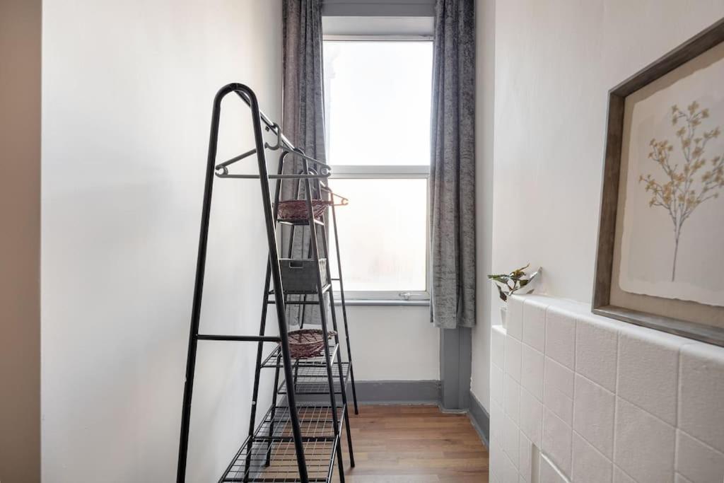 2A - Bright & Airy 2 Bed Flat - 20 Mins To Central London Luaran gambar