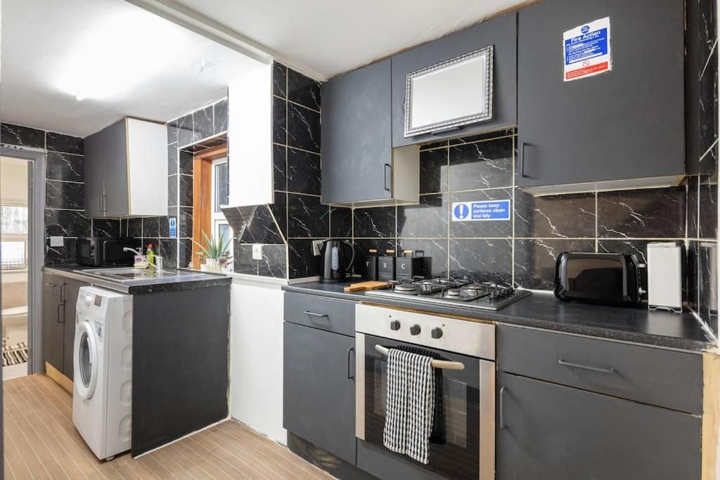 2A - Bright & Airy 2 Bed Flat - 20 Mins To Central London Luaran gambar