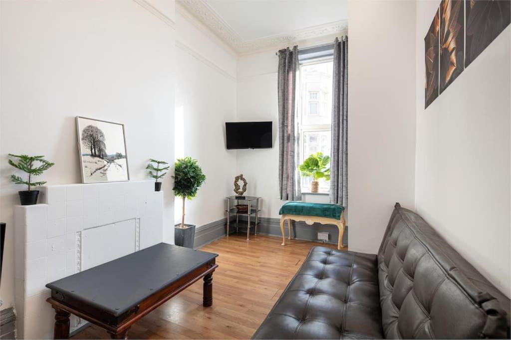 2A - Bright & Airy 2 Bed Flat - 20 Mins To Central London Luaran gambar